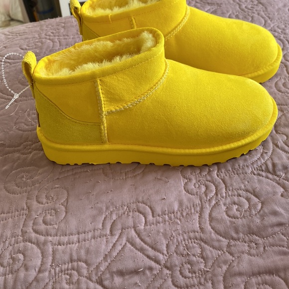 UGG Boots - Picture 2 of 5